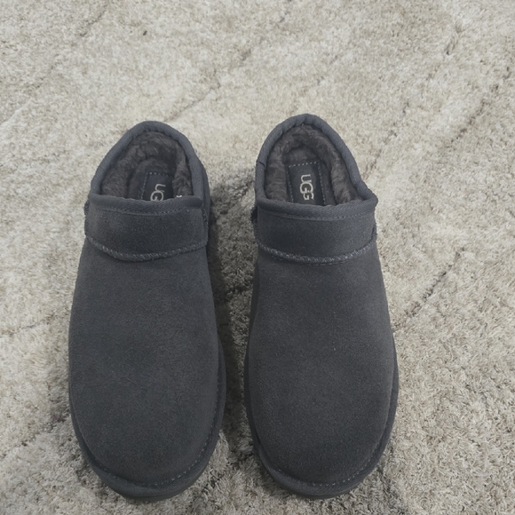 UGG Womens Clasdic Charcoal Grey Slipper Shoes - Picture 4 of 4
